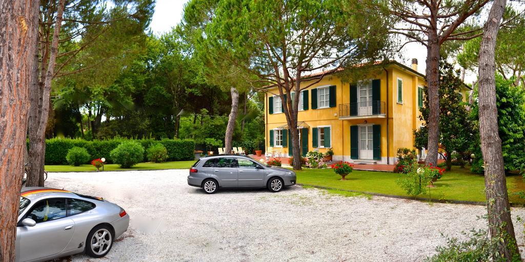 Hotel Villa Fiorisella Marina di Massa Exterior photo