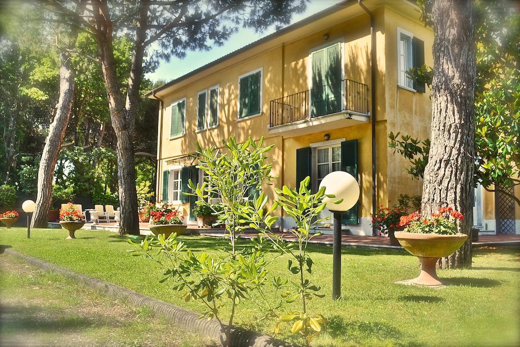 Hotel Villa Fiorisella Marina di Massa Exterior photo