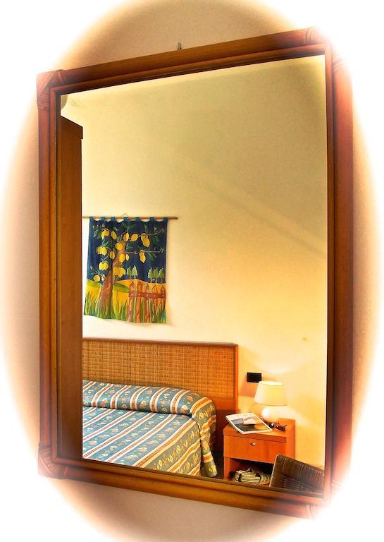 Hotel Villa Fiorisella Marina di Massa Room photo