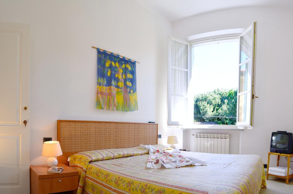 Hotel Villa Fiorisella Marina di Massa Room photo