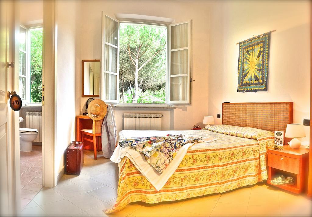 Hotel Villa Fiorisella Marina di Massa Room photo