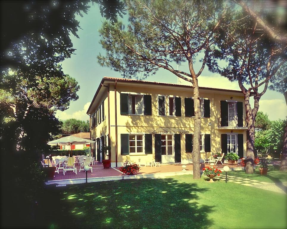 Hotel Villa Fiorisella Marina di Massa Exterior photo