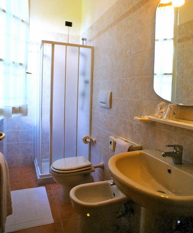 Hotel Villa Fiorisella Marina di Massa Room photo
