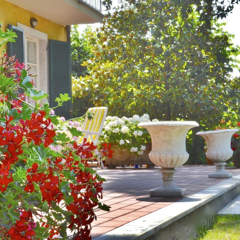 Hotel Villa Fiorisella Marina di Massa Exterior photo