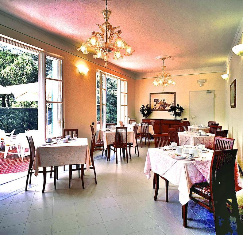 Hotel Villa Fiorisella Marina di Massa Exterior photo