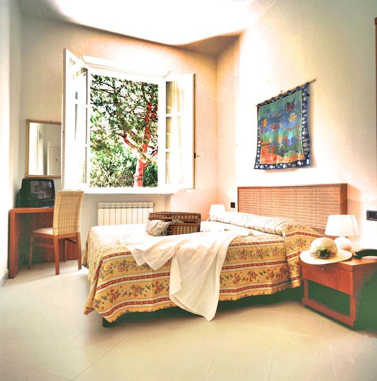 Hotel Villa Fiorisella Marina di Massa Room photo